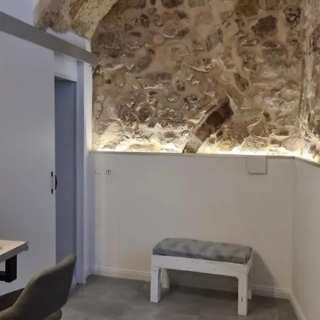 Alle Porte Del Castello Maniace