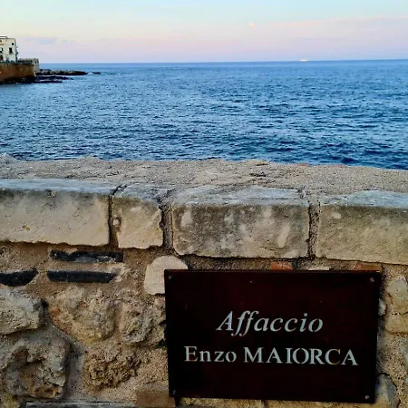 Alle Porte Del Castello Maniace