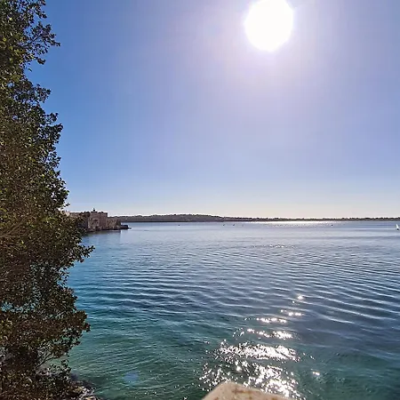 Alle Porte Del Castello Maniace Syrakus