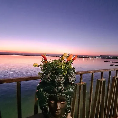 Alle Porte Del Castello Maniace *