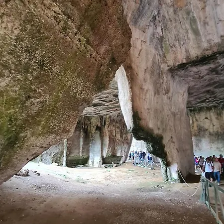 Alle Porte Del Castello Maniace *